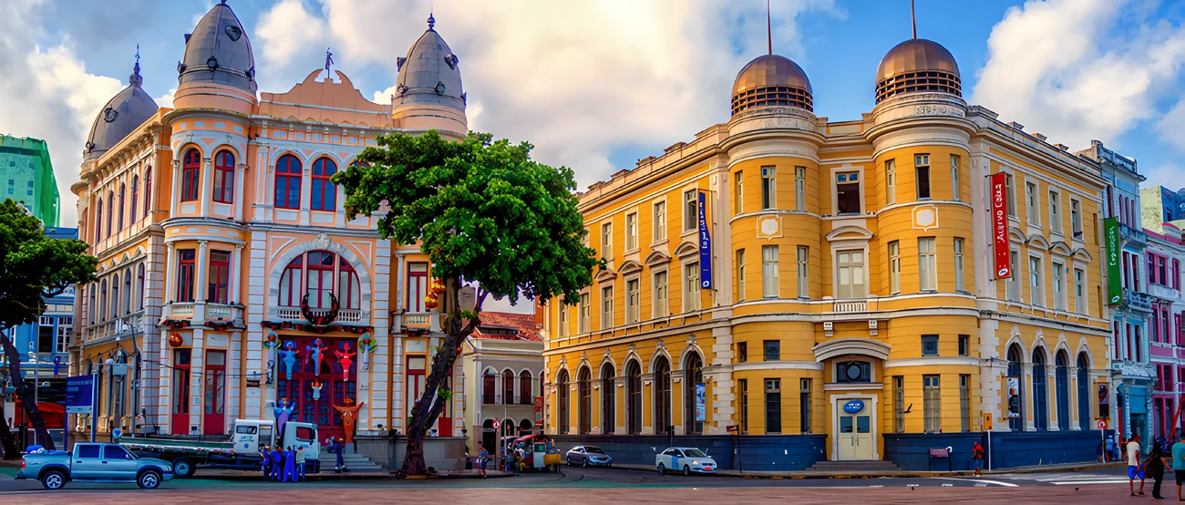 Recife Antigo, casario colonial colorido às margens do rio
